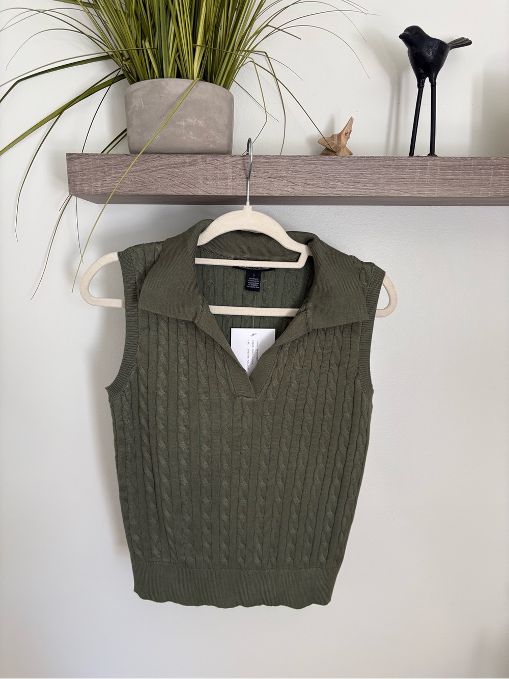 Love By Design Olive Sleeveless Cable-Knit V-Neck Sweater
